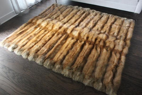 cabin, cottage, home, throw, blanket, red fox, warm, cosy, winter, fall, pictures, decoration, design, living, house, couch, carpet, Canadian heritage, montreal, local, high quality, international shipping, shipping, usa, europe, heritage gallery, heritage galerie, www.heritagegallery.ca, furrier, genuine, real fur, fur, custom, quality, handmade, made to measure, eco friendly, green fur, recycled fur, manufactured, handcrafted, made in canada, canadian, made to measure, pelts, skins, natural, rustic